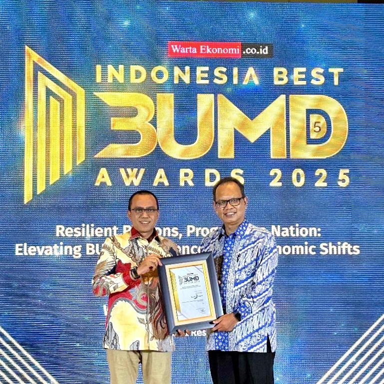 Bank Nagari berhasil meraih penghargaan Intergrated Digital Banking Services (BPD) pada ajang Indonesia Best BUMD Awards 2025 yang digelar Warta Ekonomi. IST