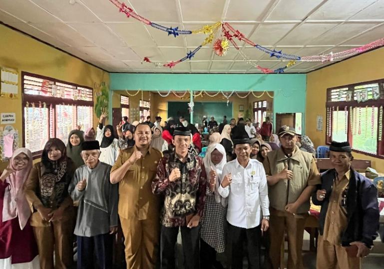Anggota DPRD Sumbar, Ridwan Dt Tumbijo melakukan reses di Jorong Sawah Rang Salayan, Nagari Bayua, Kecamatan Tanjung Raya, Senin (28/7/2025). IST