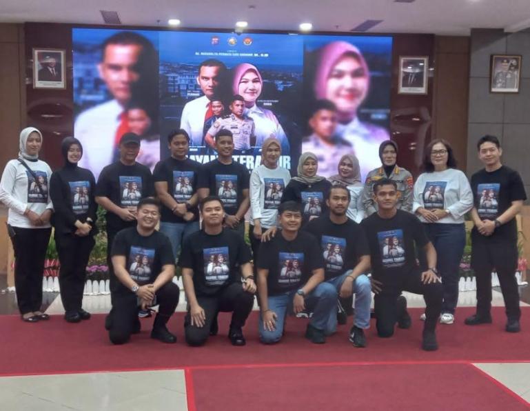 Para pemain dan kru film Bhayang Terakhir yang semuanya merupakan personel dari Polda Sumbar, Senin (7/7/2025). IST