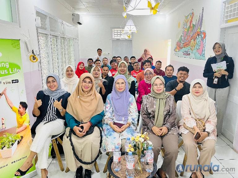 Foto bersama usai pembukaan Transformasi Guru PJOK menjadi Pemimpin Perubahan Gaya Hidup Sehat di Sekolah
