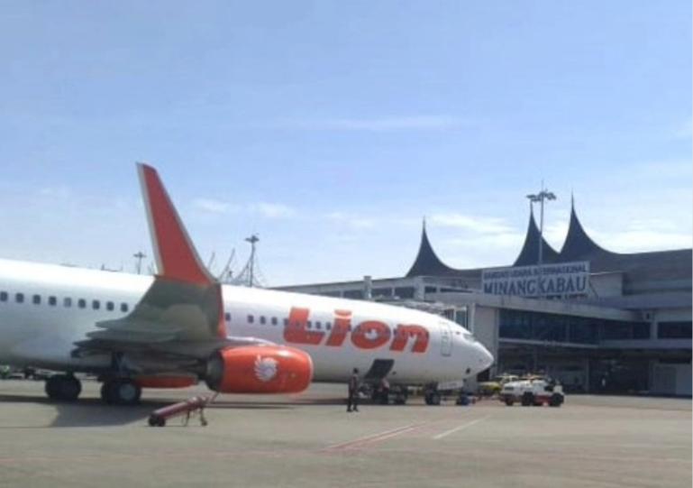 Pesawat Liom Air saat mendarat di Bandara Internasional Minangkabau, Padangpariaman. IST