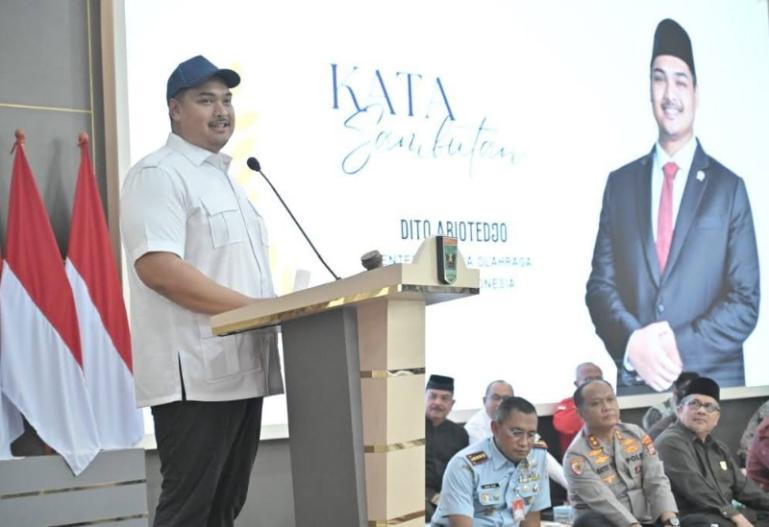Menpora RI, Dito Ariotedjo berikan sambutan saat pelantikan Wakil Gubernur Sumbar Vasko Ruseimy jadi Ketua IPSI Sumbar di Padang, Kamis (3/7/2025). IST
