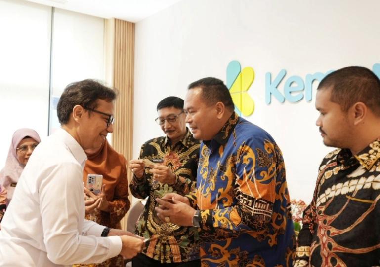 Wako Pariaman, Yota Balad saat menemui Menteri Kesehatan (Menkes) RI Budi Gunadi Sadikin di kantornya Jakarta, Kamis (31/7/2025). IST