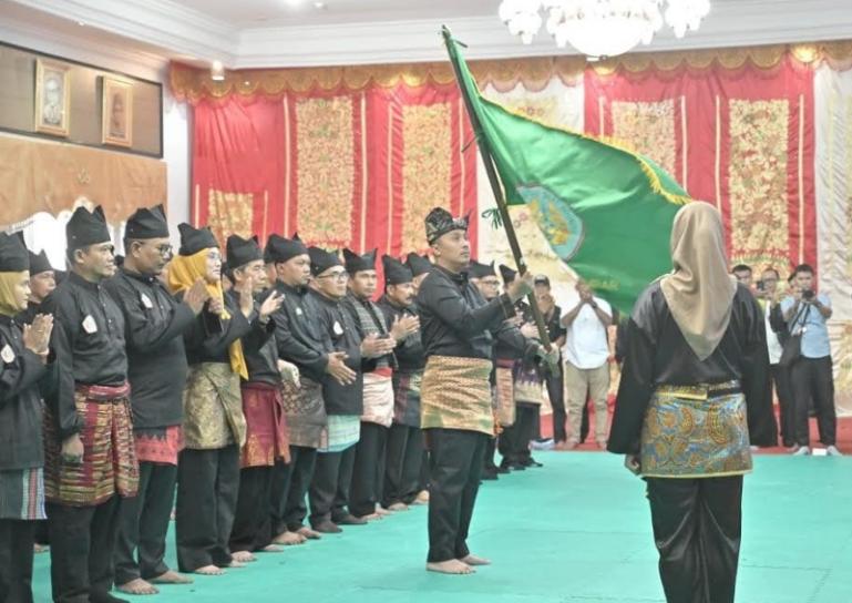 Wakil Gubernur Vasko Rusiemy dilantik sebagai Ketua IPSI) Sumbar periode 2025--2029 di auditorium gubernuran, Kamis (3/7/2025). IST
