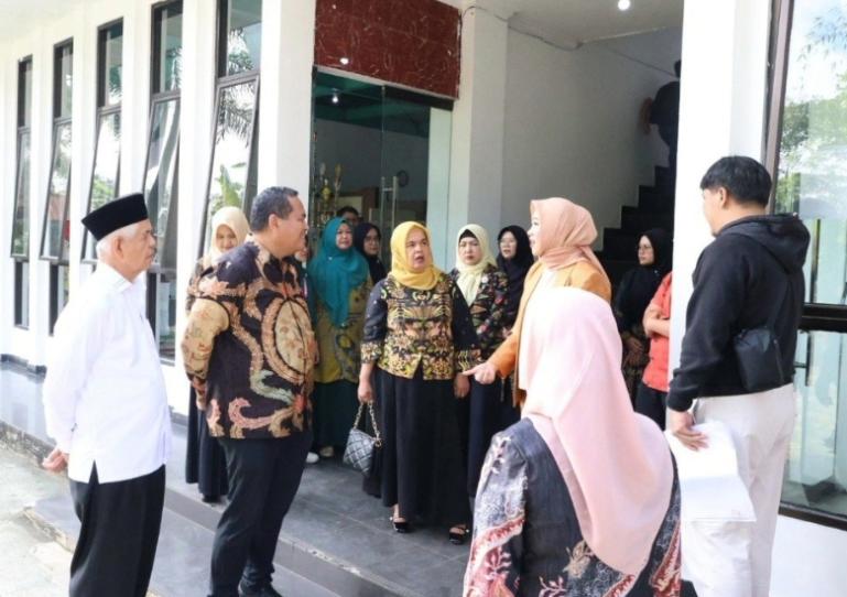 Wali Kota Pariaman Yota Balad kunjungi Yayasan Pasim Sukabumi, di Komplek Pendidikan Pasim, Cikole, Kota Sukabumi, Jabar, Kamis (10/7/2025). IST