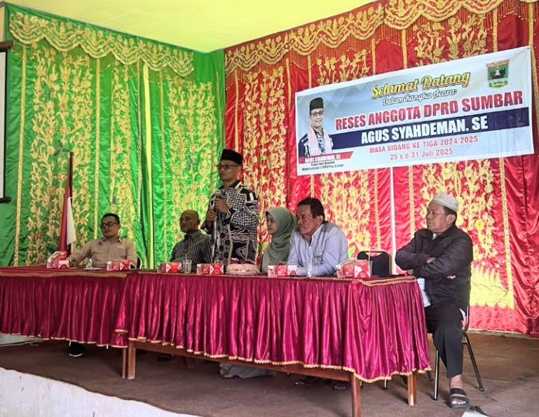 Anggota DPRD Sumbar, Agus Syahdeman tampung aspirasi masyarakat Nagari Sirukam, Kecamatan Payung Sekaki, Kabupaten Solok, Sabtu (26/7/2025). IST