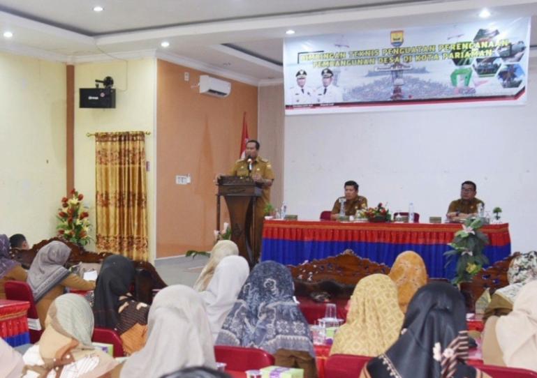 Wali Kota Pariaman, Yota Balad beri arahan pada sejumlah Sekdes di kota itu menyangkut keberadaan UU Desa yang baru, Selasa (22/7/2025). IST