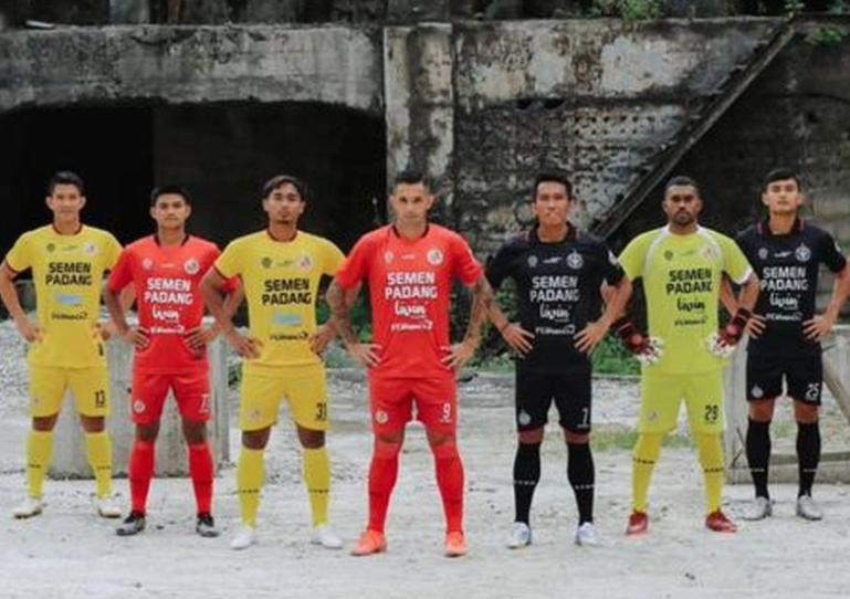 Semen Padang FC perkenalkan tiga jersey barunya pada kompetisi BRI Super League 2025/2026 ini. IST