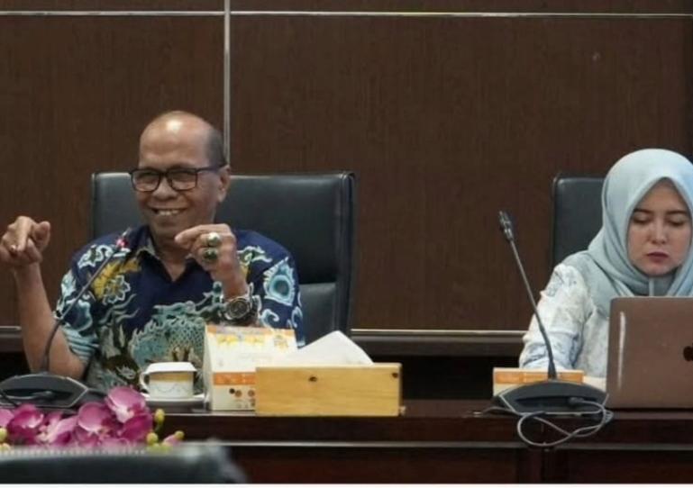 Ketua tim pakar DPRD Sumbar, Muhammad Nurnas saat pimpin rapat rutin tim di gedung DPRD Sumbar, Rabu (20/8/2025). IST