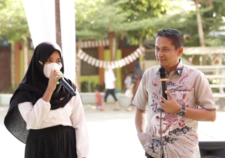 Wakil Ketua DPRD Sumbar,  Evi Yandri Rajo Budiman  saat berikan penjelasan menyangkut Perda No 9/2018 tentang pencegahan narkoba di SMAN 5 Padang, Senin (25/8/2025).  IST