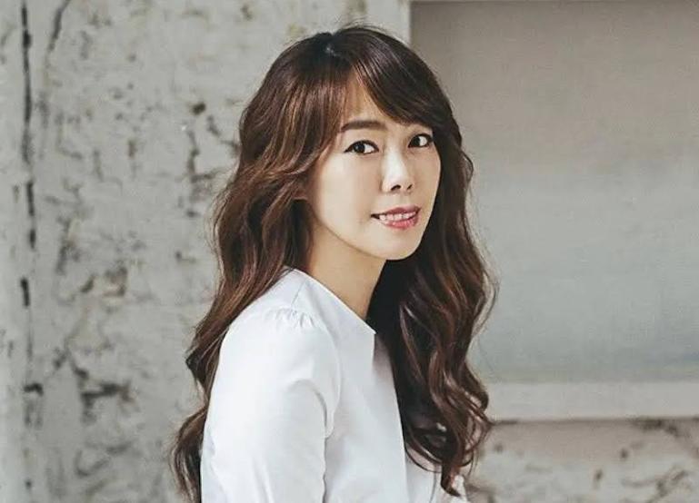Artis punggung hiburan Korea Selatan, Lee Min  dari duo As One. IST