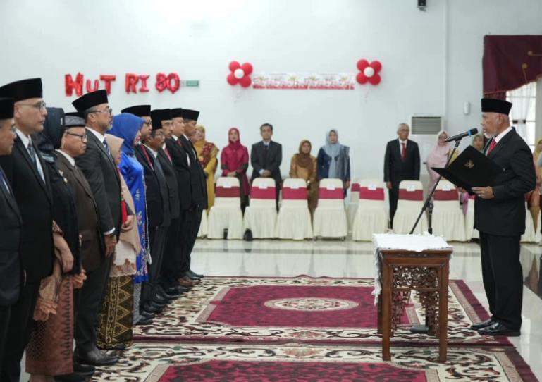 Gubernur Sumbar, Mahyeldi melantik 14 pejabat baru dilingkup Pemprov Sumbar, Sabtu (23/8/2025). IST