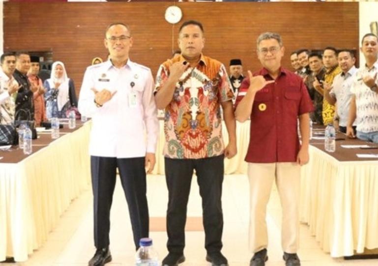 Wakil Wali Kota Pariaman, Mulyadi bersama Kepala Kanwil Dirjen Imigrasi Sumbar, Nurudin saat rakor Tim Pora Kota Pariaman di Aula Anai Land Resort, Kantor Imigrasi Kelas I TPI Padang, Kamis (28/8/2025). IST