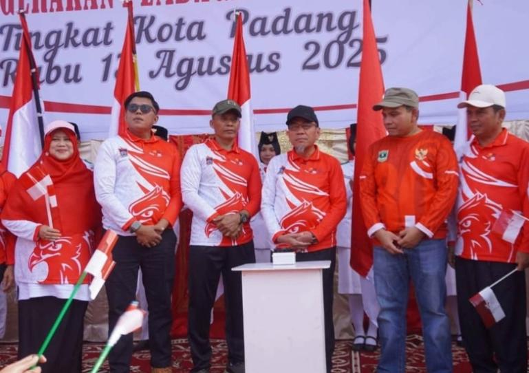 Wakil Wali Kota Padang, Maigus Nasir canangkan gerakan nasional pembagian 10 juta bendera Merah Putih kepada  masyarakat kota, Rabu (13/8/2024). IST