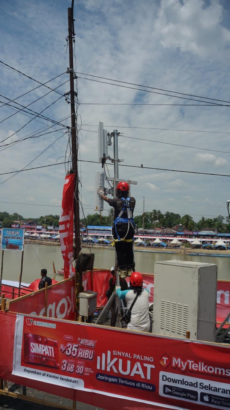 Telkomsel senantiasa berupaya hadir lebih dekat dengan masyarakat melalui dukungan terhadap kegiatan budaya lokal seperti Pacu Jalur. IST
