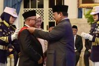 Mendikdasmen Terima Tanda Bintang Mahaputera Utama dari Presiden RI