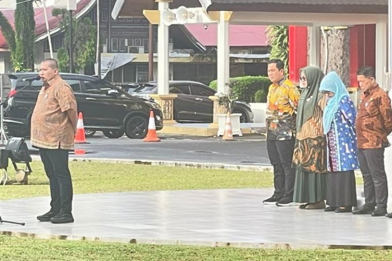 Asisten Administrasi Umum Setprov di Halaman Kantor Gubernur Sumbar, Kamis (11/9/2025). IST