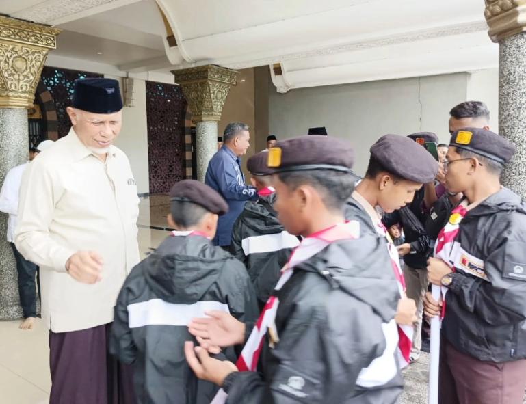 Gubernur Mahyeldi melepas kontingen pramuka Sumbar yang akan ikuti World Muslim Scout Jamboree (WMSJ) 2025 di di Bumi Perkemahan Cibubur, Jakarta Timur, Minggu (7/9/2025). IST