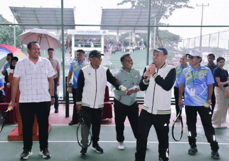 Wako Pariaman, Yota Balad bersama para pimpinan peradilan saat membuka turnamen Tenis beregu PTWP Berintegritas Zona Sumatera Tahun 2025 di Kota Pariaman, Jumat (5/9/2025). IST
