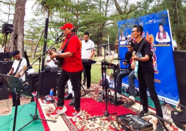 Penampilan band Pemko Pariaman dalam acara  bertajuk 