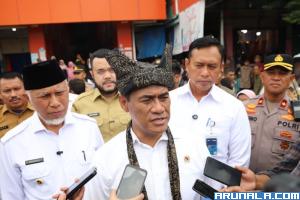 Tinjau Pasar Lubuk Buaya, Mentan Amran Pastikan Pemerintah Masifkan Beras SPHP untuk Jaga Harga