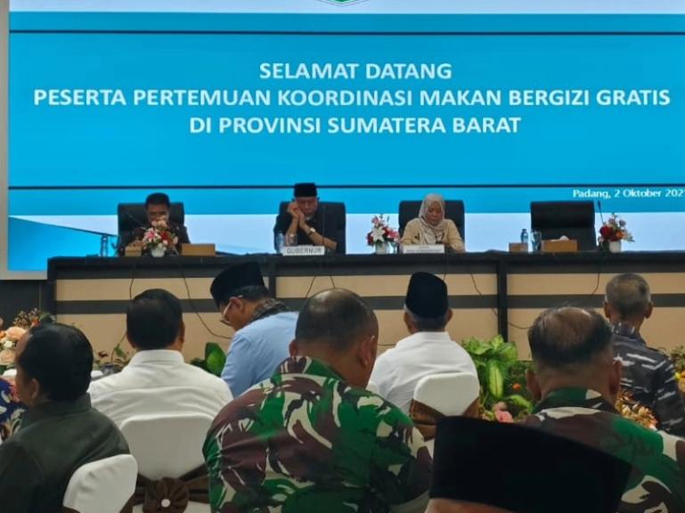 Gubernur Mahyeldi pimpin pertemuan koordinasi MBG se Sumbar, di Padang, Kamis (2/10/2025). IST