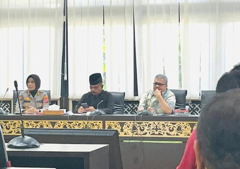 Ketua DPRD Sumbar, Muhidi saat menerima kunjungan Ketua dan pengurus LKKAM Sumbar, Senin, (22/9/2025). IST