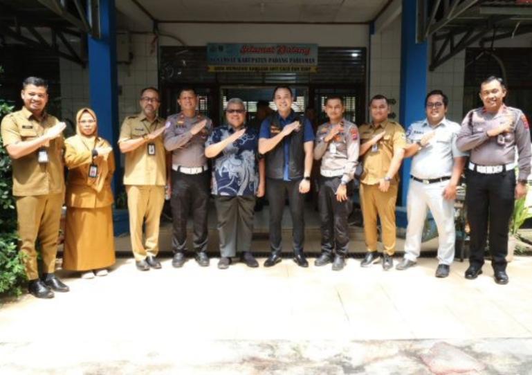 Ketua DPRD Sumbar, Muhidi saat kunjungi Samsat Kabupaten Padangpariaman, Selasa (23/9/2025). IST