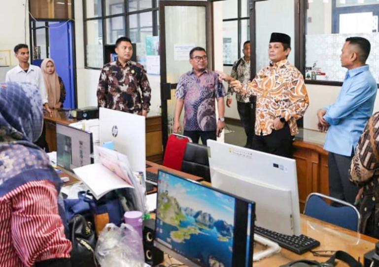 Sekko Pariaman, Afrizal Azhar saat tinjau sejumlah kerja ASN yang ada di Balaikota dan juga OPD, Kamis (18/9/2025). IST