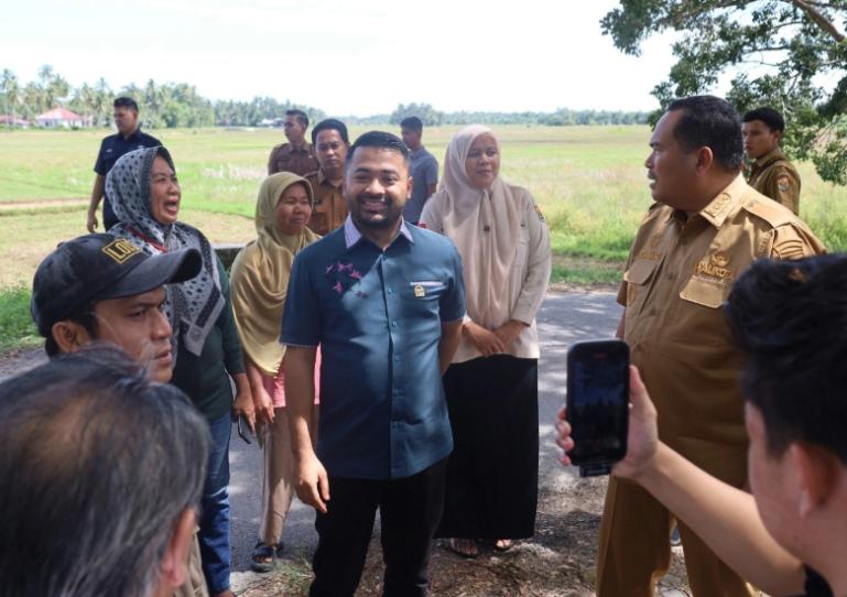 Anggota Komisi V DPR RI, Zigo Rolanda bersama Wali Kota Pariaman, Yota Balad meninjau beberapa tempat di Kota Pariaman, Selasa (30/9/2025). IST