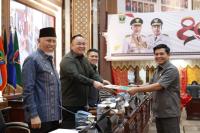 Dalam Rapat Paripurna, Fraksi di DPRD Sumbar Kupas Postur Ranperda APBD 2026