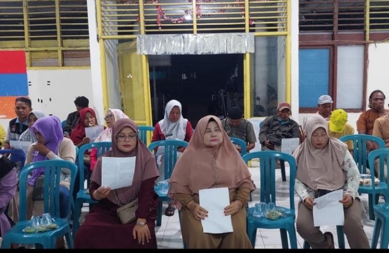 Pengurus RW dan RT saat ikuti sosialisasi cara mendaftar melalui Padang Mobile di Kelurahan Padang Rancak Award 2025, Senin malam (3/11/2025). IST