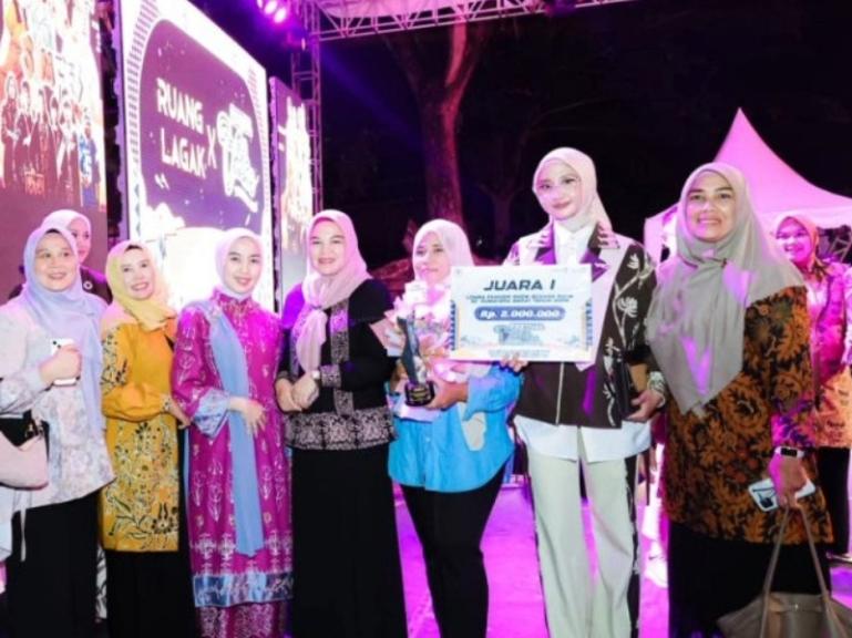 Batik karya Rizka Afriyuni Asal Kota Pariaman raih juara 1 dalam Festival Batik Sumbar 2025 yang digelar di Kota Sawahlunto resmi berakhir Sabtu ini (8/11/2025). IST