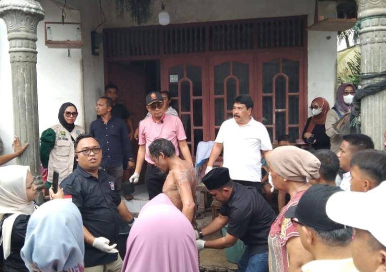 Wakil Ketua DPRD Sumbar, Evi Yandri Rajo Budiman bersama YPJI Padang menjemput dua ODGJ  di Padangpariaman untuk menjalani pengobatan di yayasan tersebut, Minggu (16/11/2025) kemarin. IST