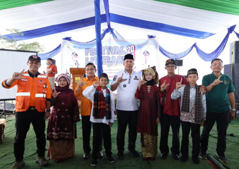 Wakil Wali Kota Pariaman, Mulyadi, menutup kegiatan Festival Literasi Kota Pariaman 2025 Rabu (26/11/2025). IST