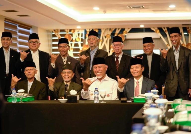 Gubernur Sumbar, Mahyeldi Ansharullah saat membuka sidang wakaf tahun 2025 di salah satu hotel berbintang di Padang, Jumat (14/11/2025). IST
