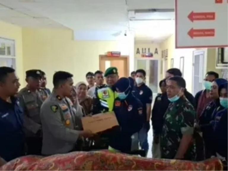 Tim Disaster Victim Identification (DVI) Polda Sumatera Barat (Sumbar) identifikasi korban bencana di Sumbar. (Foto: DVI Polda Sumbar)