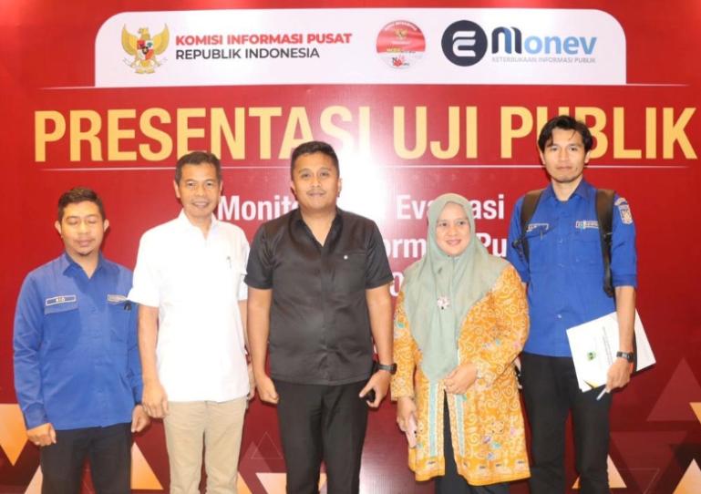 Wagub Sumbar, Vasko Ruseimy bersama Komisioner KI Sumbar, Tanti Endang Lestari, Kadis Kominfo Sumbar, Rudy Rinaldy dan staf di KI Pusat, Rabu (19/11/2025) kemarin.