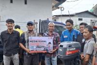 Dari Aspirasi ke Aksi: Rahmat Saleh Serahkan Mesin Tempel untuk Nelayan Patenggangan Indah