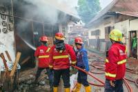 Empat Petak Rumah Kontrakan di Alang Laweh Terbakar