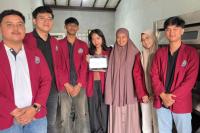 Mahasiswan Hukum UMM Sosialisasikan SPP IRT pada UMKM Bolang Bolen di Kota Malang