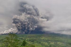 Status Gunung Semeru Naik Jadi Awas, BNPB Siapkan Langkah Antisipasi