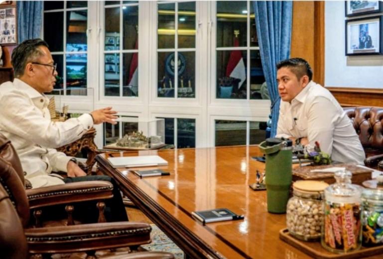 Kepala BP BUMN, Dony Oskaria saat bersama Seskab, Teddy Indra Wijaya di Jakarta, Rabu malam (24/12/2025). IST