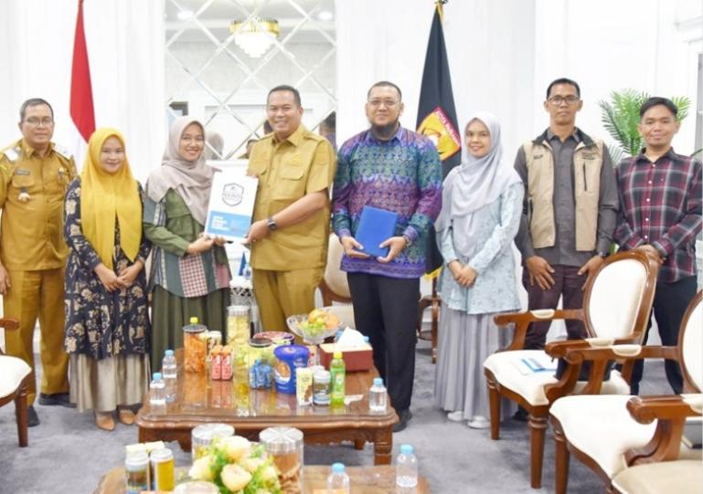 Wali Kota Pariaman, Yota Balad menerima kunjungan Dosen dari Upertis Padang yang akan lakukan penelitihan wisata halal di kota itu, Senin siang (3/11/2025). IST