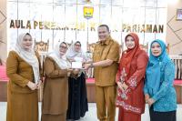 Wako Yota Balad Serahkan Penggantian Transportasi Dasawisma Tahun 2025