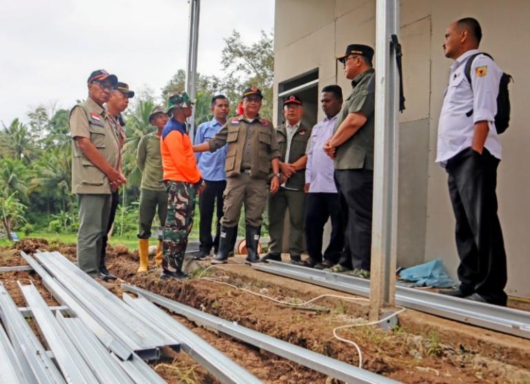 Sekretariat utama BNPB, Rustian meninjau lokasi persiapan pembangunan huntap di Kabupaten Solok pada Rabu (7/1/2026). IST