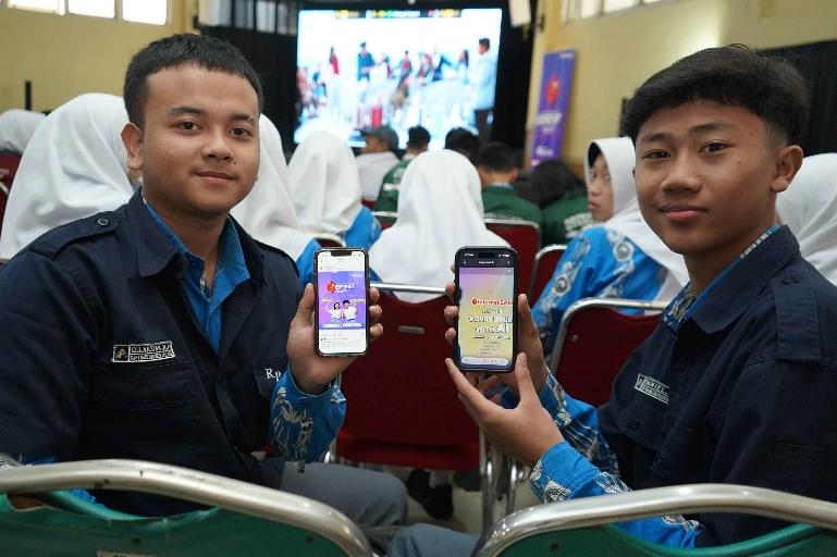 Telkomsel yang telah berjalan sejak 2016 ini kembali hadir untuk membekali ribuan pelajar SMA/SMK dengan kemampuan memanfaatkan kecerdasan buatan (Artificial Intelligence/AI) secara kreatif, aman, dan produktif sesuai dengan prinsip BAIK (Bertanggung jawab, Aman, Inspiratif, dan Kreatif). IST