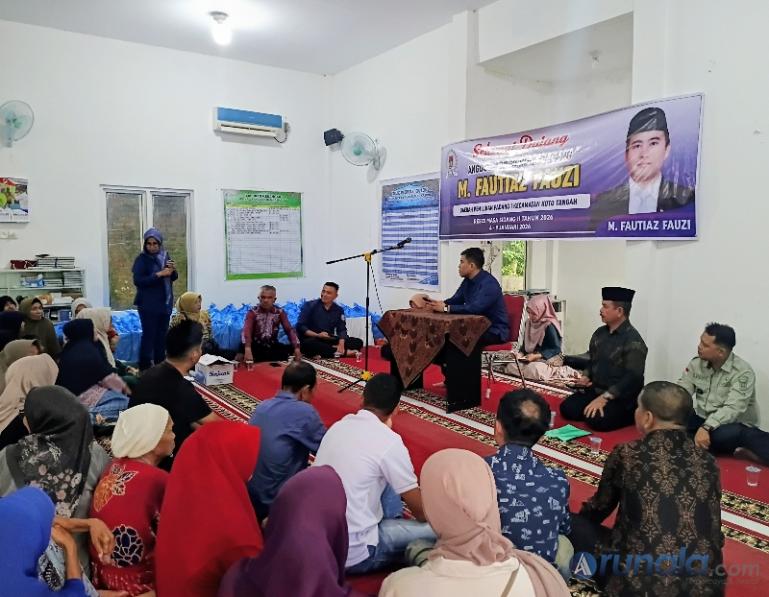 Anggota DPRD Kota Padang dari Fraksi Nasdem, M Fautiaz Fauzi saat menerima aspirasi warga RT 005 RW 002 Kelurahan Batang Kabung Ganting, Kecamatan Koto Tangah, saat reses dapil, Kamis (8/1/2026). (dok : arunala.com)