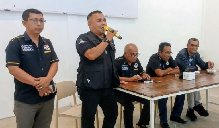 Ketua JPS terpilih, Adrian Tuswandi berikan sambutan setelah terpilih jadi ketua melalui mubes ke-3 JPS, di Padang, Rabu (7/1/2026). IST