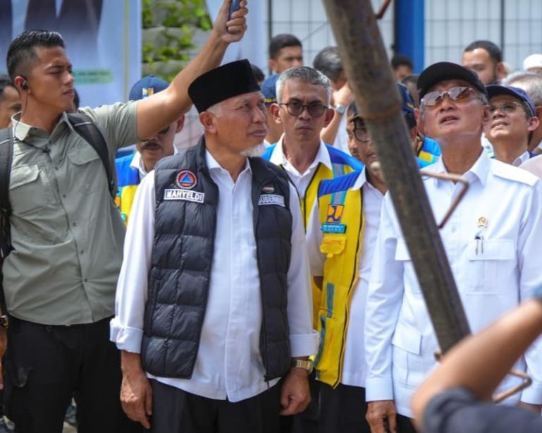Menteri PU RI, Dody Hanggodo bersama Gubernur Sumbar Mahyeldi dan rombongan meninjau Instalasi Pengolahan Air (IPA) Gunung Pangilun milik Perumda Air Minum Kota Padang, Jumat (30/1/2026). IST